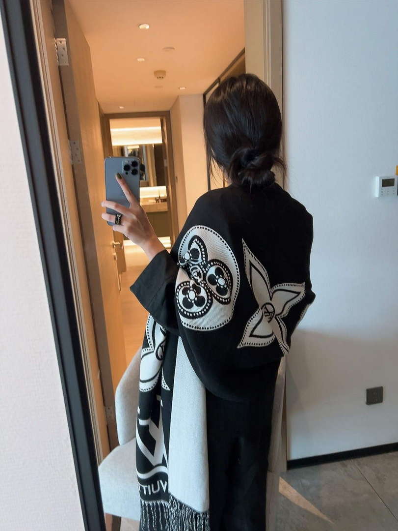 LV M78120 Louis Vuitton The Ultimate Shine Scarf L60220