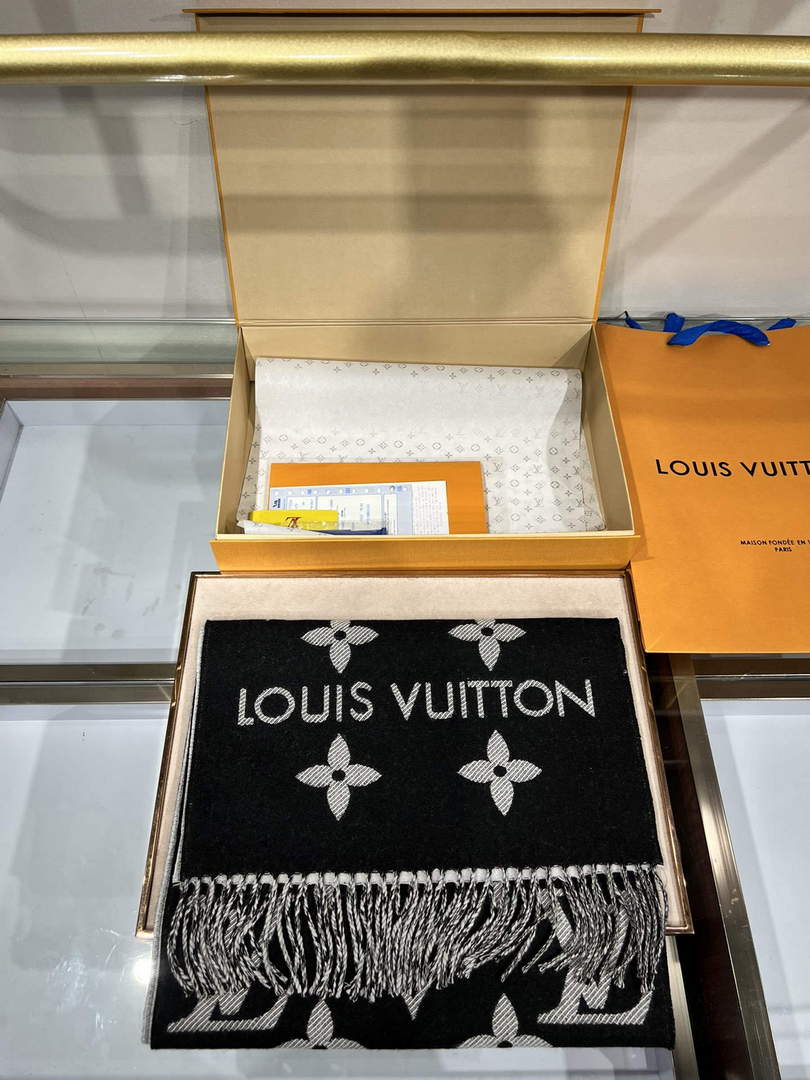LV M78124 Louis Vuitton Reykjavik Scarf  L60167