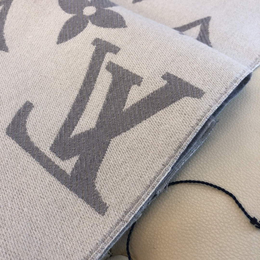 LV M78124 Louis Vuitton Reykjavik Scarf  L60165