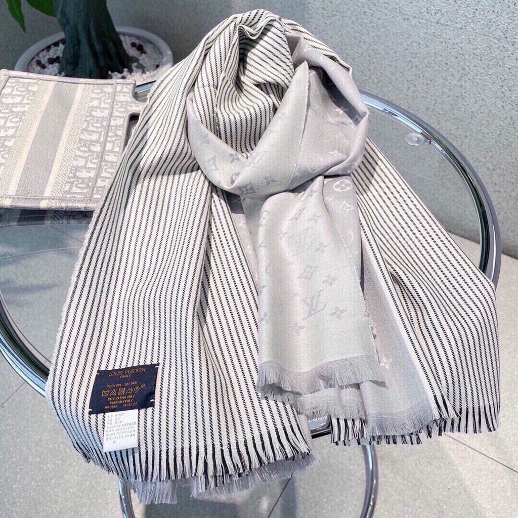 LV M78161 Louis Vuitton Monogram Classic Shawl Scarf L60200