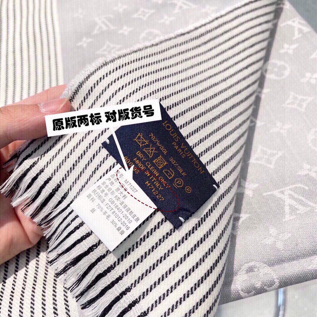 LV M78161 Louis Vuitton Monogram Classic Shawl Scarf L60200