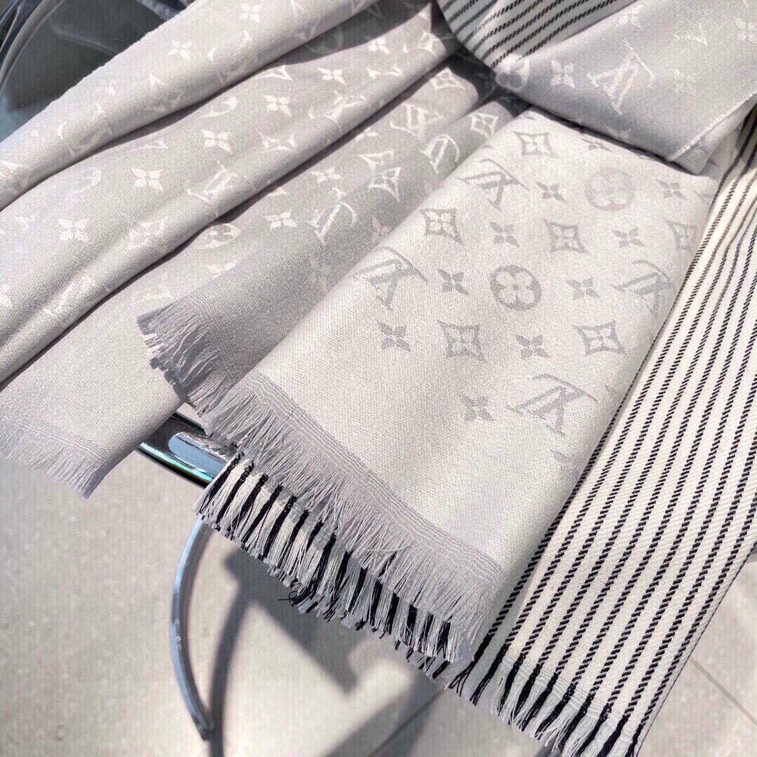 LV M78161 Louis Vuitton Monogram Classic Shawl Scarf L60200