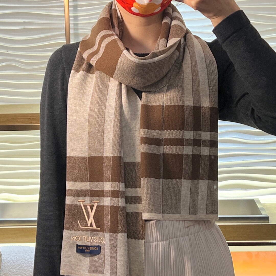 LV M78161 Louis Vuitton Monogram Classic Shawl Scarf L60202 - Default Title - View 1