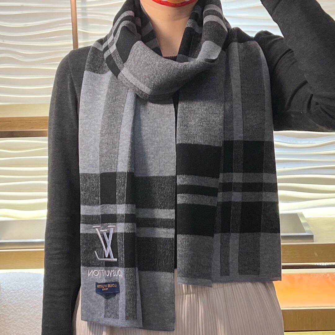 LV M78161 Louis Vuitton Monogram Classic Shawl Scarf L60204 - Default Title - View 1