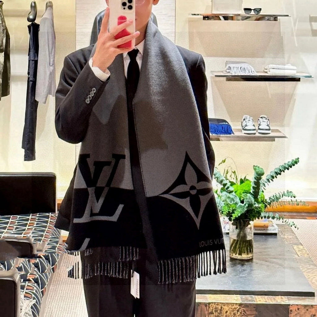 LV M79097 Louis Vuitton Graphic Dual Scarf L39037