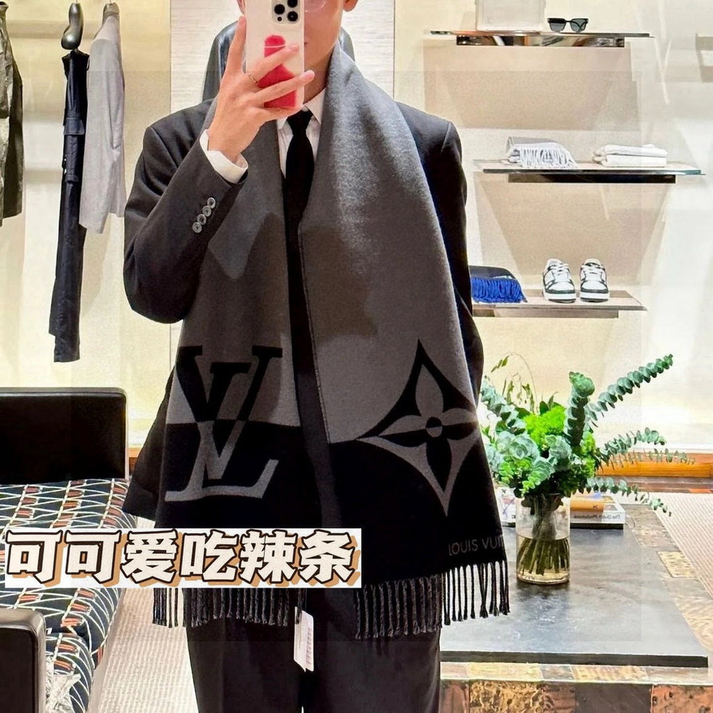 LV M79097 Louis Vuitton Graphic Dual Scarf L39037