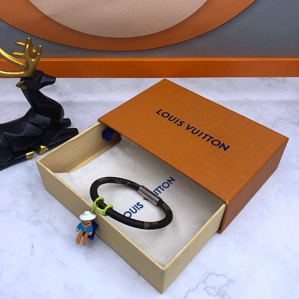 LV M8002E Louis Vuitton Hang It Bracelet Monogram