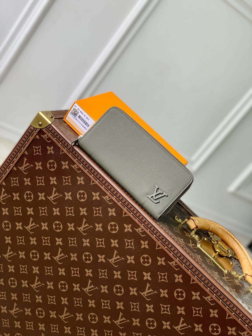 LV M80334 Louis Vuitton Zippy Wallet Horizontal Dark Green
