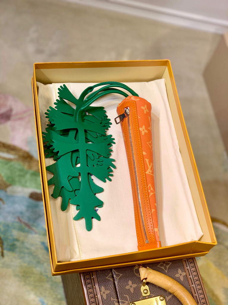 LV M80851 Louis Vuitton Carrot Pouch Orange - Default Title - View 2