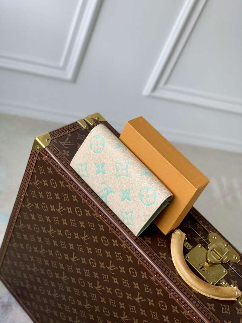 LV M81049 Louis Vuitton Sarah Wallet Matcha green