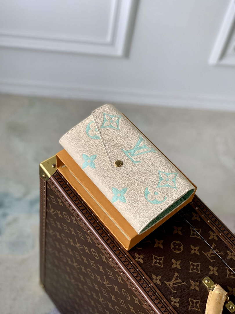 LV M81049 Louis Vuitton Sarah Wallet Matcha green