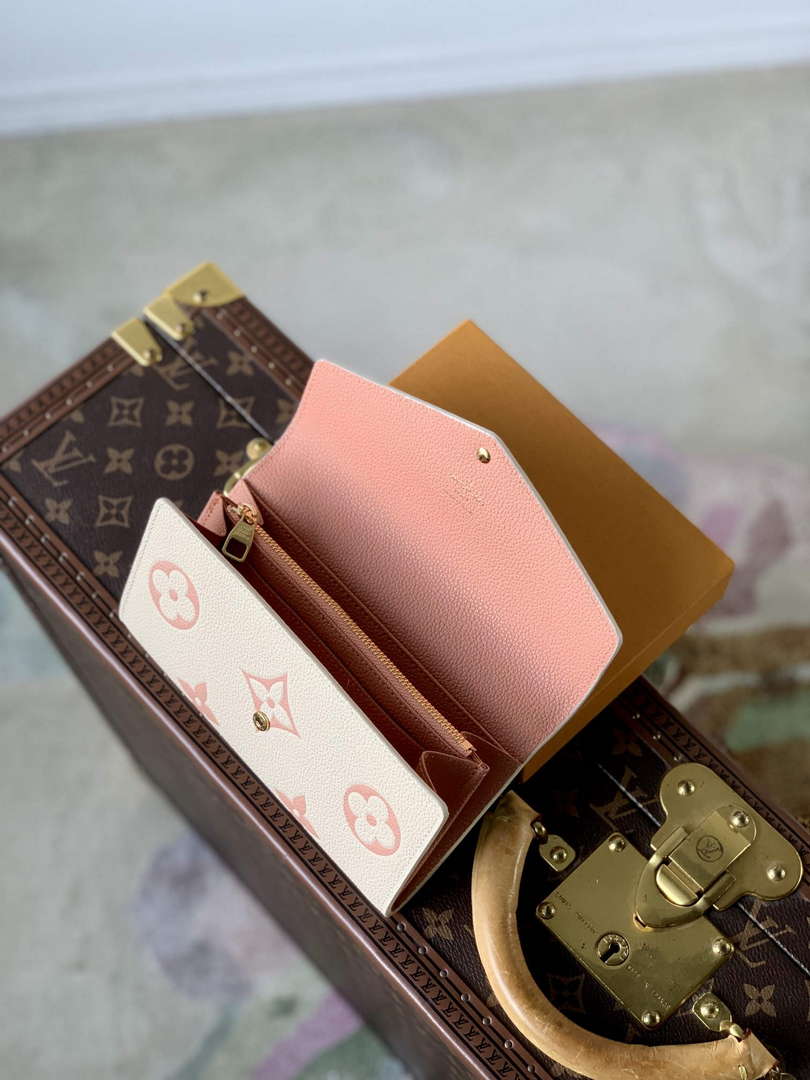 LV M81049 Louis Vuitton Sarah Wallet Pink