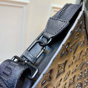 LV M81115 Louis Vuitton Gaston Wearable Wallet Black - Default Title - View 5
