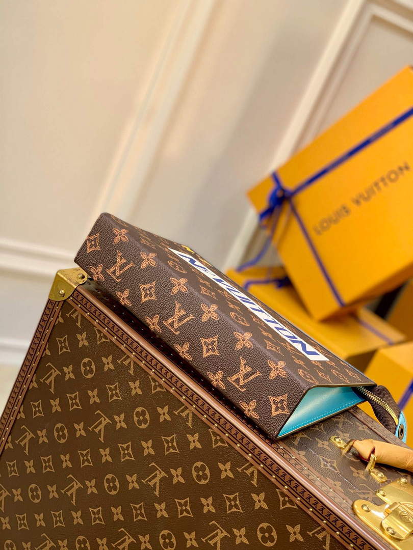 LV M81204 Louis Vuitton Pochette Voyage - Default Title - View 3
