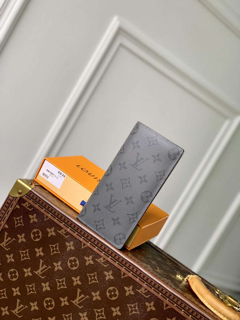 LV M81335 Louis Vuitton Brazza Wallet Gray