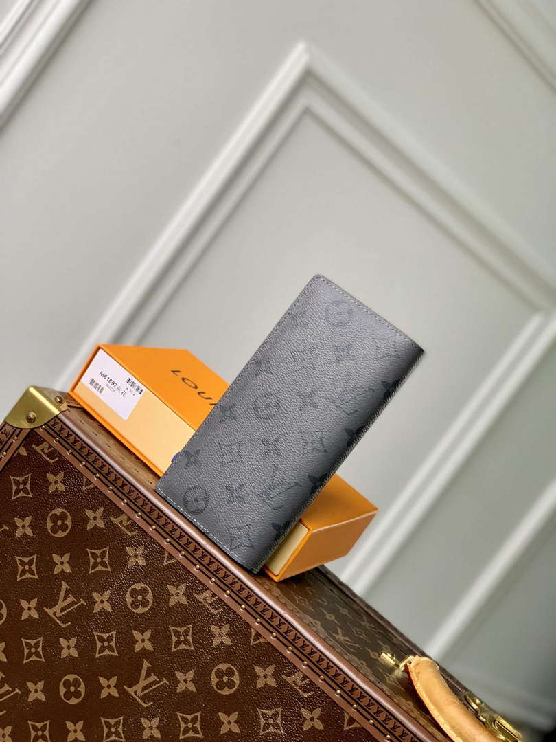 LV M81335 Louis Vuitton Brazza Wallet Gray