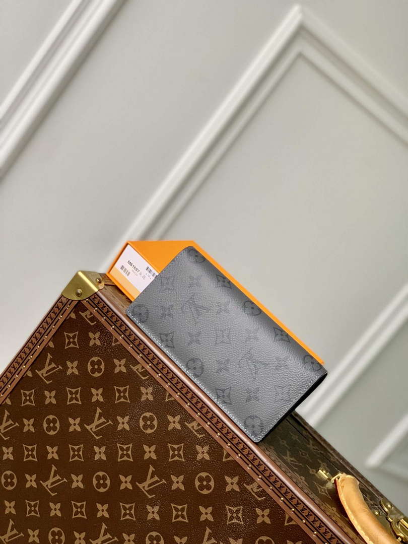 LV M81335 Louis Vuitton Brazza Wallet Gray