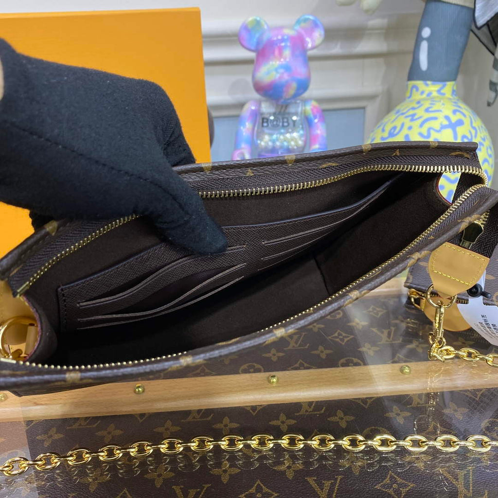 LV M81412 Louis Vuitton Toiletry Pouch On Chain