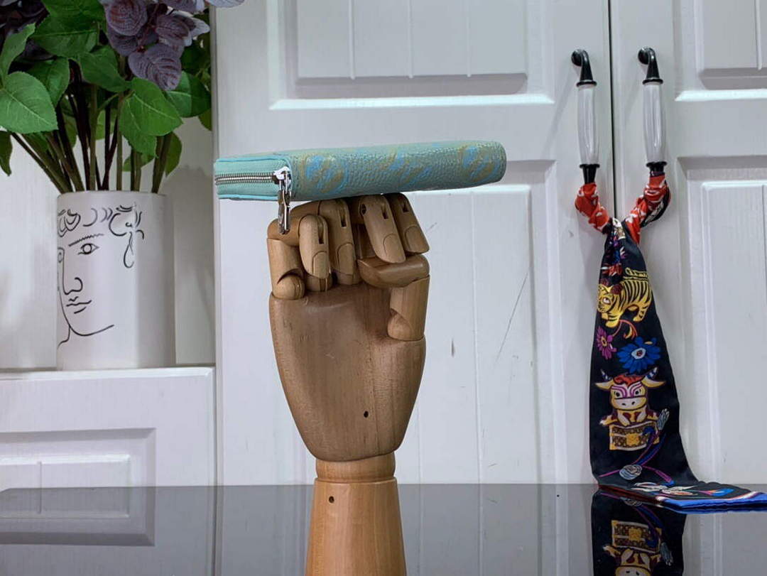 LV M81467 Louis Vuitton Zippy Coin Purse Vert d'eau Green