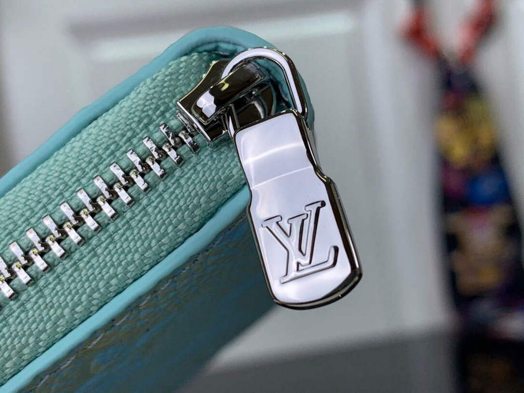LV M81467 Louis Vuitton Zippy Coin Purse Vert d'eau Green