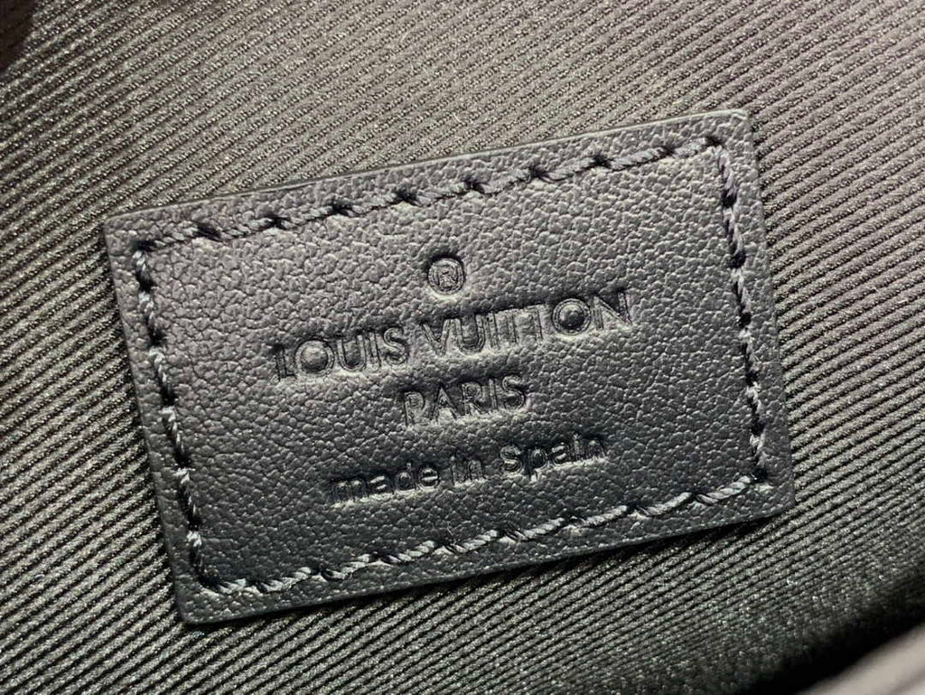 LV M81522 Louis Vuitton S-Lock Vertical Wearable Wallet Monogram