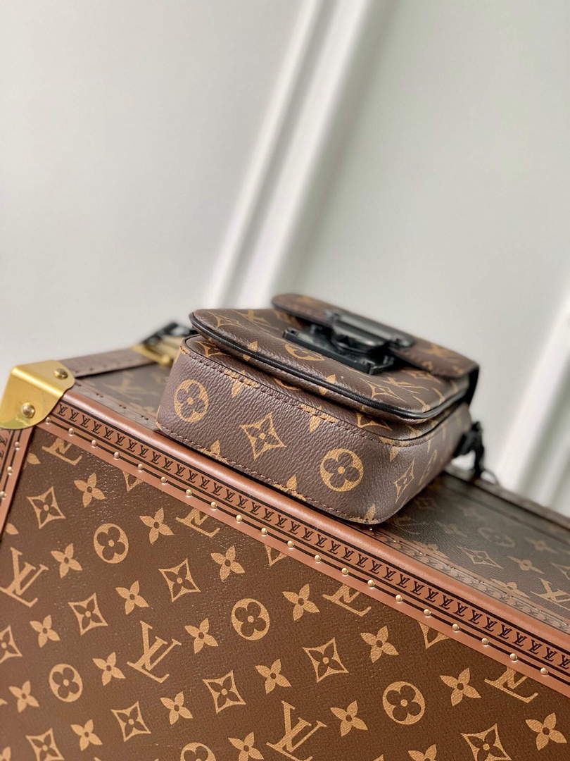 LV M81522 Louis Vuitton S-LOCK Vertical Wearable Wallet black - Default Title - View 3
