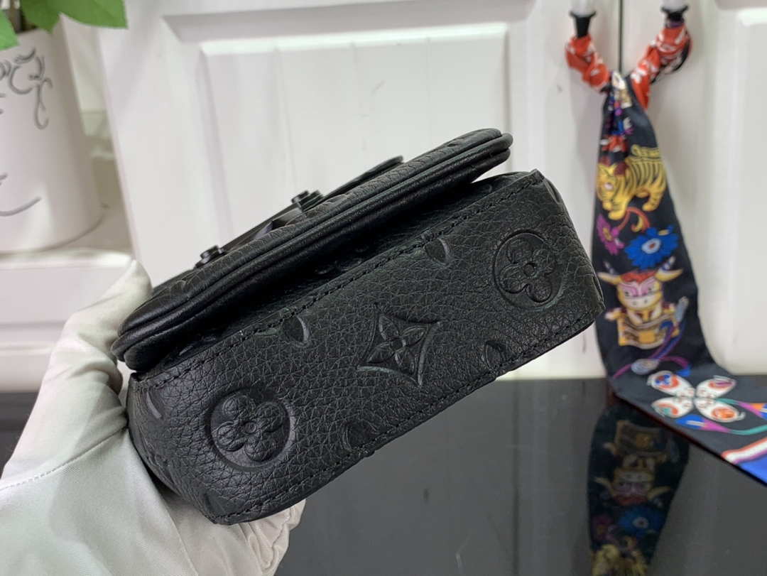 LV M81524 Louis Vuitton S-Lock Vertical Wearable Wallet Black - Default Title - View 4