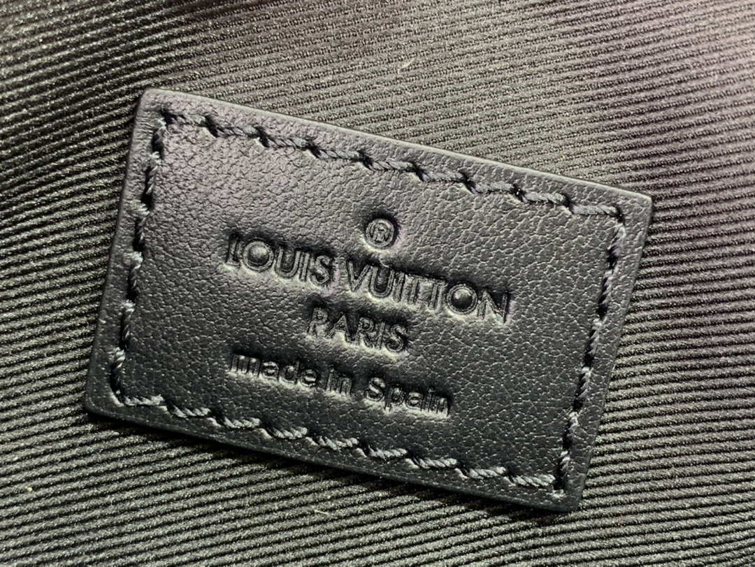 LV M81524 Louis Vuitton S-Lock Vertical Wearable Wallet Black - Default Title - View 9