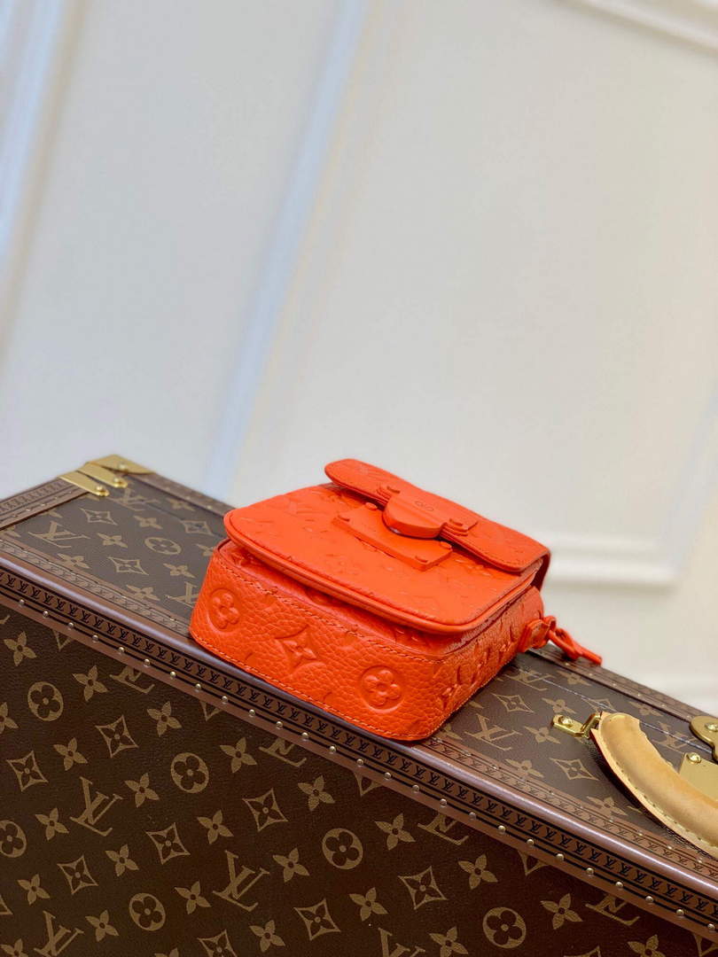 LV M81525 Louis Vuitton S-LOCK Vertical Wearable Wallet Orange