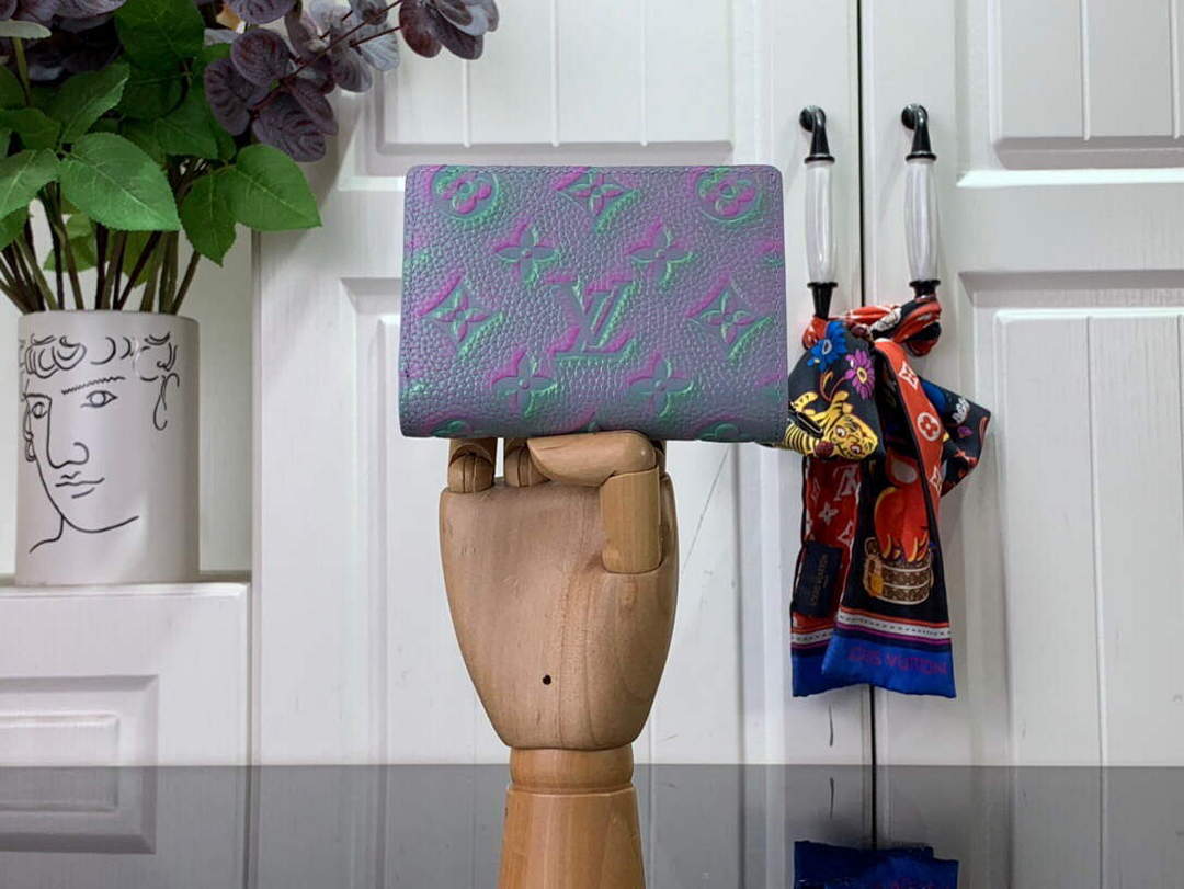 LV M81529 Louis Vuitton Clea Wallet Purple