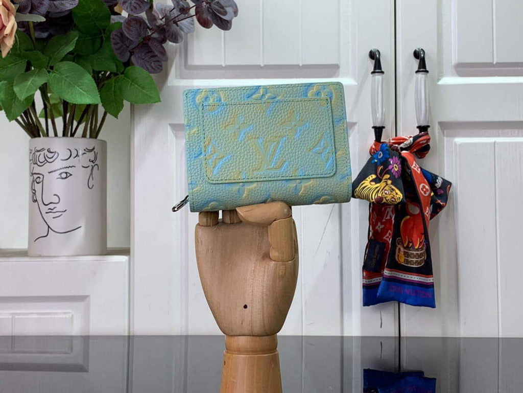LV M81529 Louis Vuitton Clea Wallet Vert d'eau Green