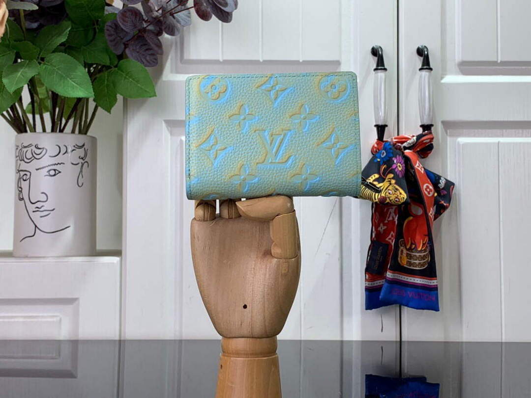 LV M81529 Louis Vuitton Clea Wallet Vert d'eau Green