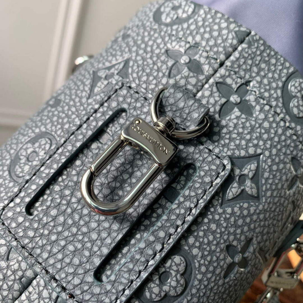 LV M81572 Louis Vuitton Chalk Pouch Bag Gray