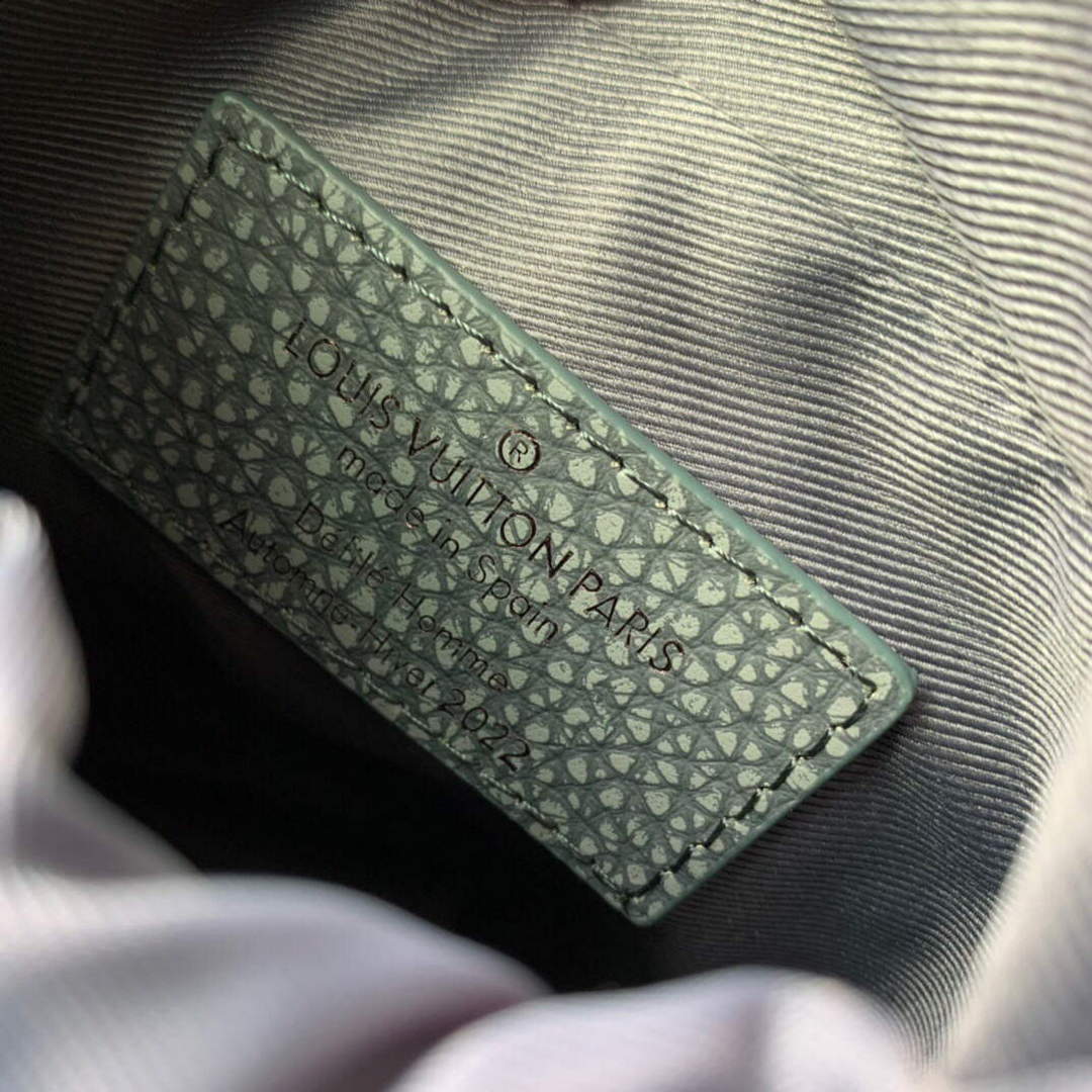 LV M81572 Louis Vuitton Chalk Pouch Bag Gray - Default Title - View 9