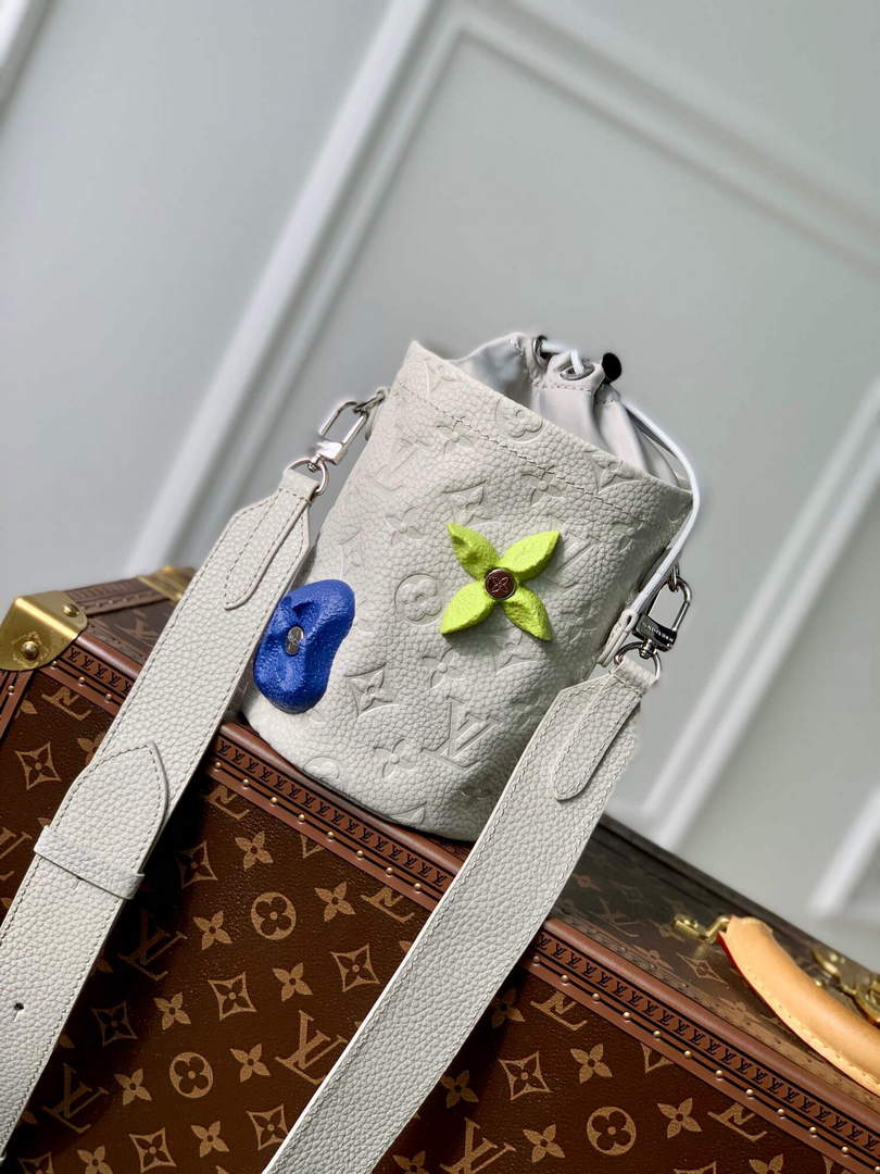 LV M81572 Louis Vuitton Chalk Pouch Bag White - Default Title - View 1