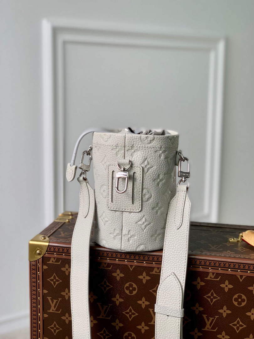 LV M81572 Louis Vuitton Chalk Pouch Bag White - Default Title - View 2