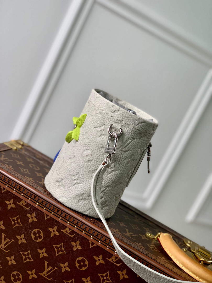 LV M81572 Louis Vuitton Chalk Pouch Bag White - Default Title - View 3
