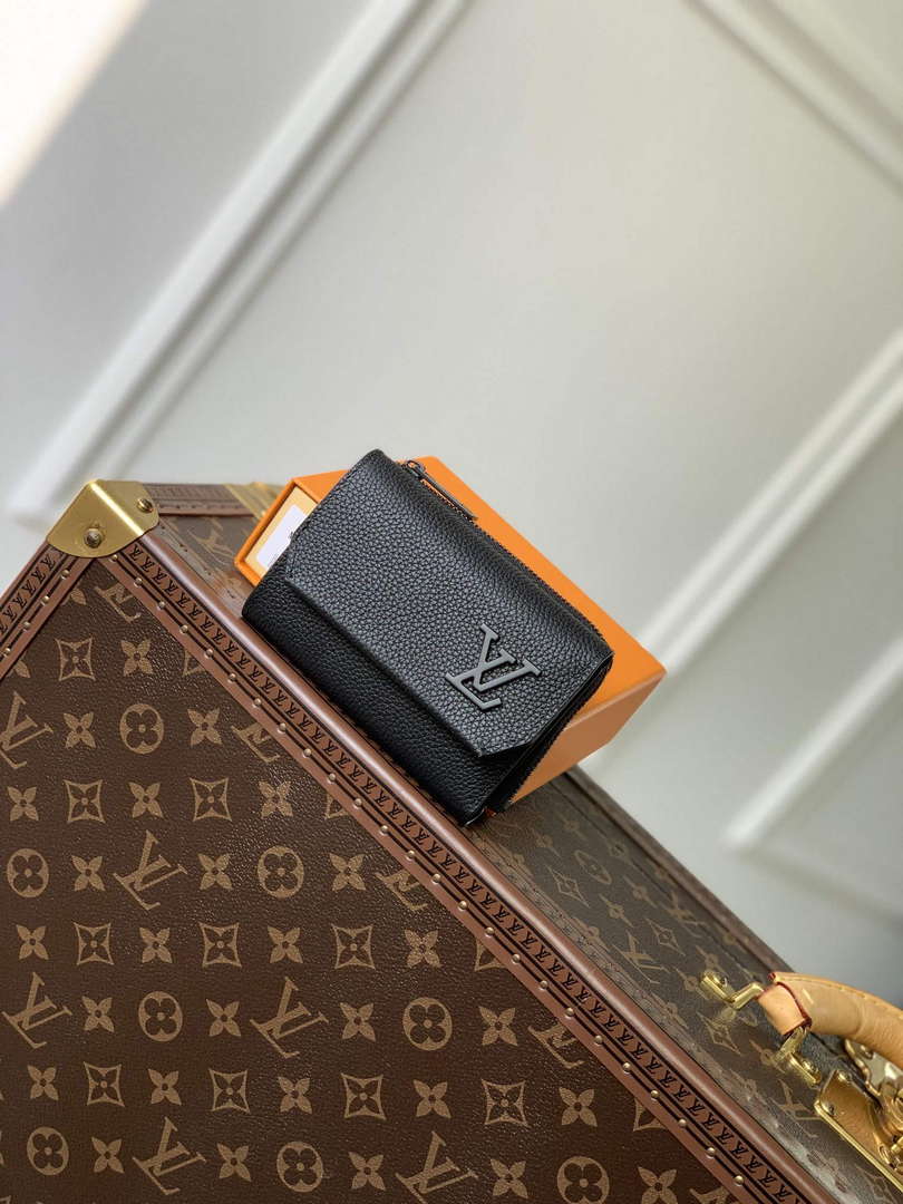 LV M81740 Louis Vuitton Pilot Wallet Black - Default Title - View 1