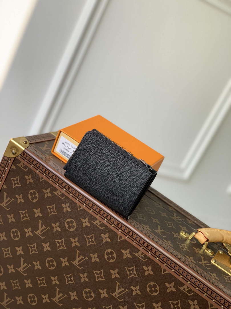 LV M81740 Louis Vuitton Pilot Wallet Black - Default Title - View 2