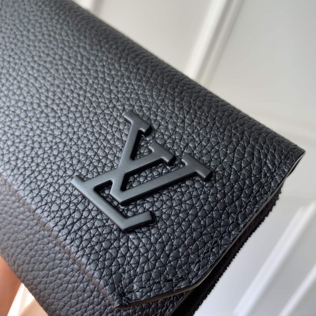 LV M81740 Louis Vuitton Pilot Wallet Black