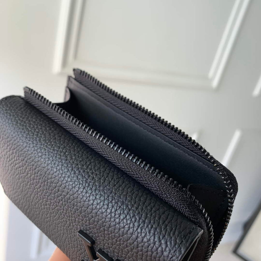 LV M81740 Louis Vuitton Pilot Wallet Black