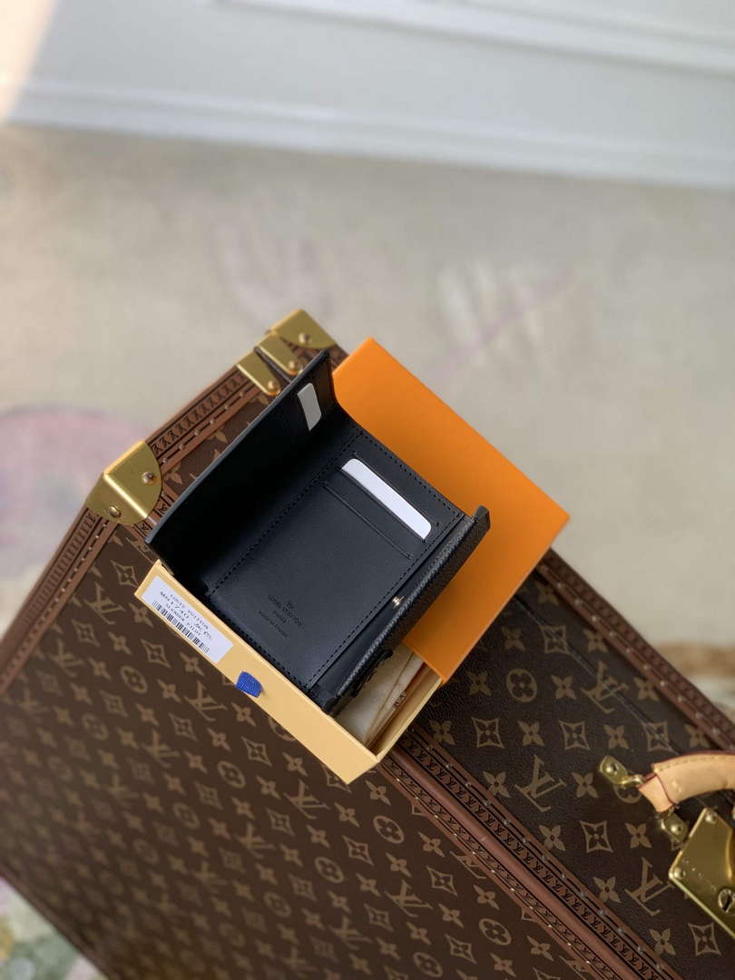 LV M81740 Louis Vuitton Pilot Wallet Black