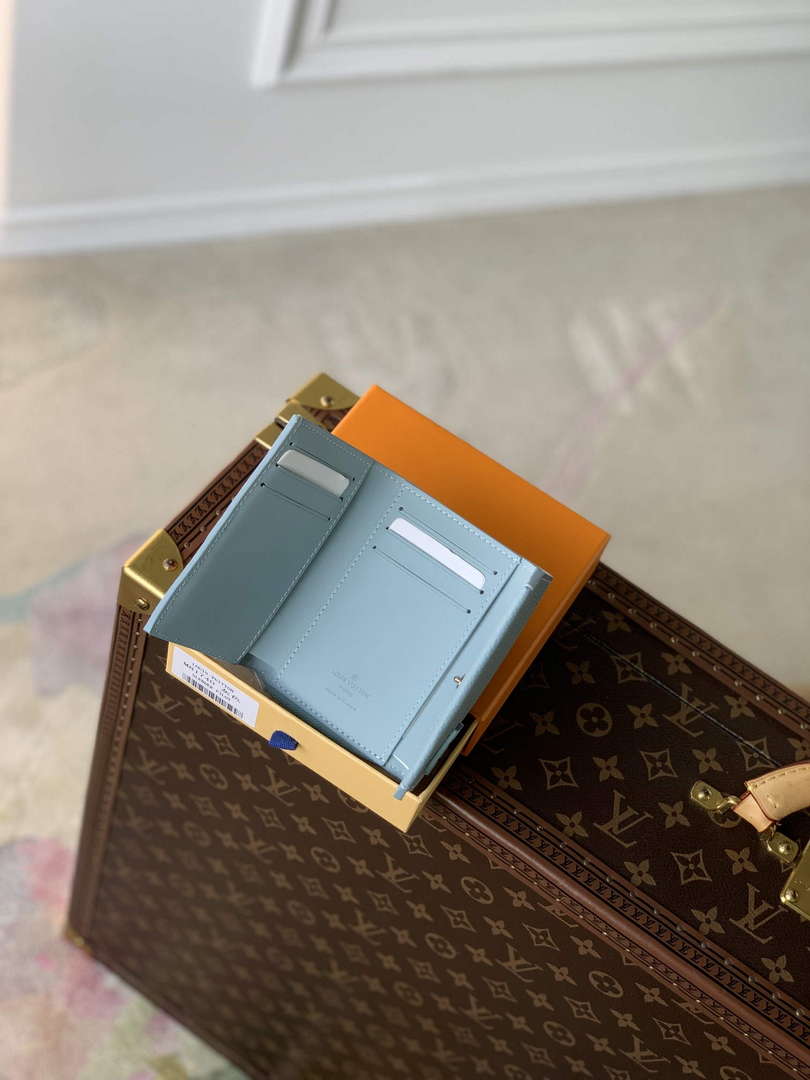 LV M81740 Louis Vuitton Pilot Wallet Light Blue