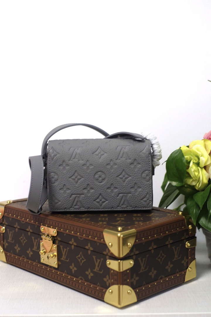 LV M81746 Louis Vuitton Steamer Wearable Wallet Gray leather - Default Title - View 2