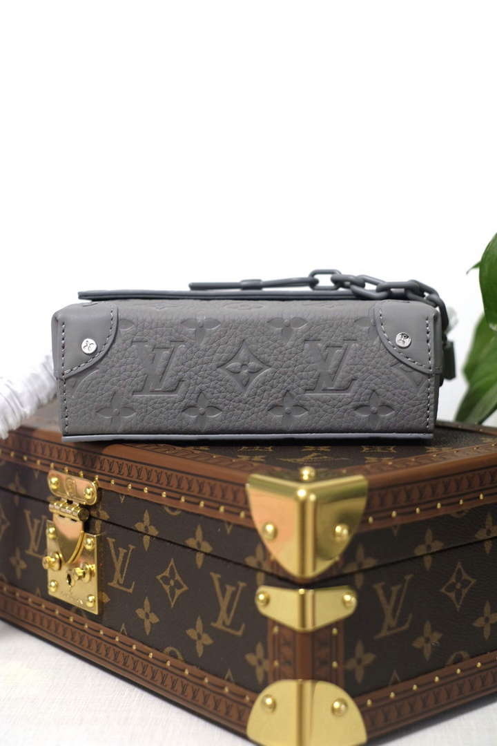 LV M81746 Louis Vuitton Steamer Wearable Wallet Gray leather - Default Title - View 4