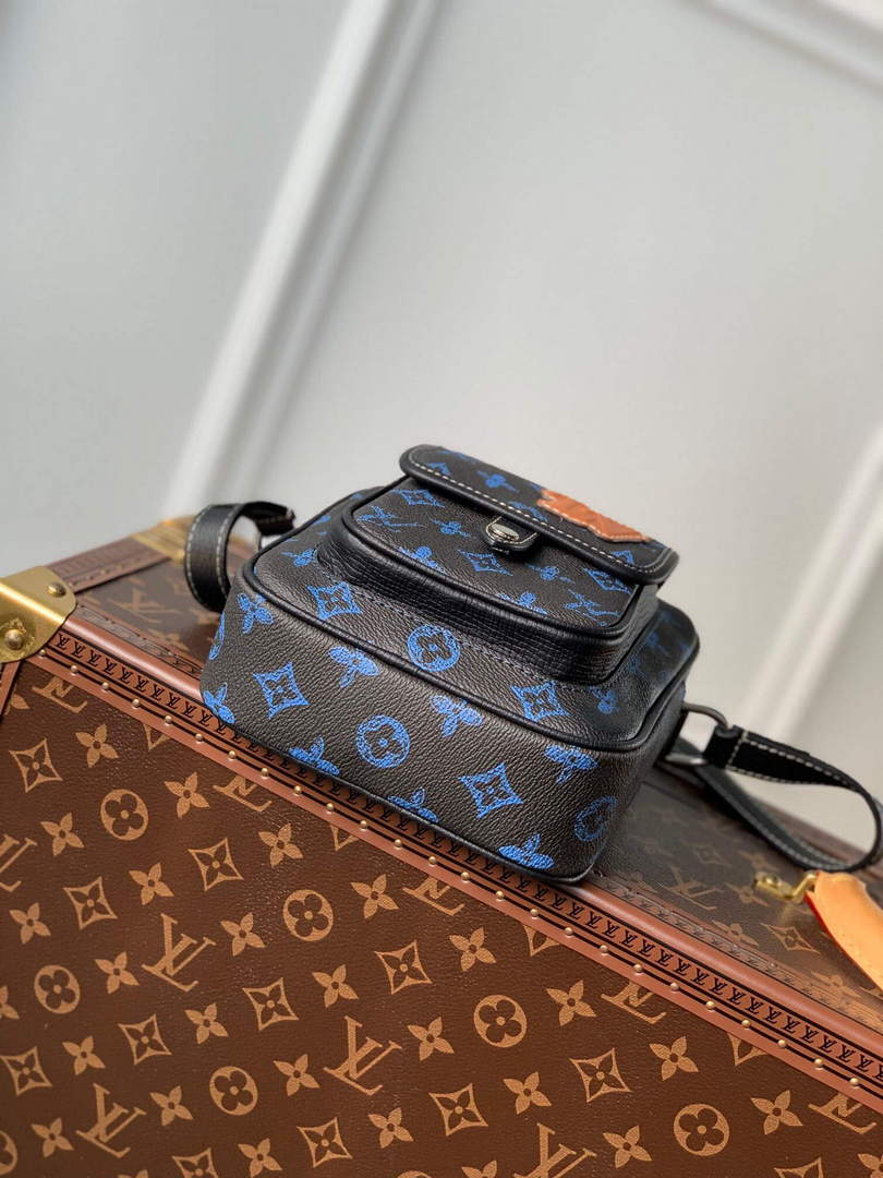 LV M81854 Louis Vuitton Christopher Wearable Wallet Blue - Default Title - View 4