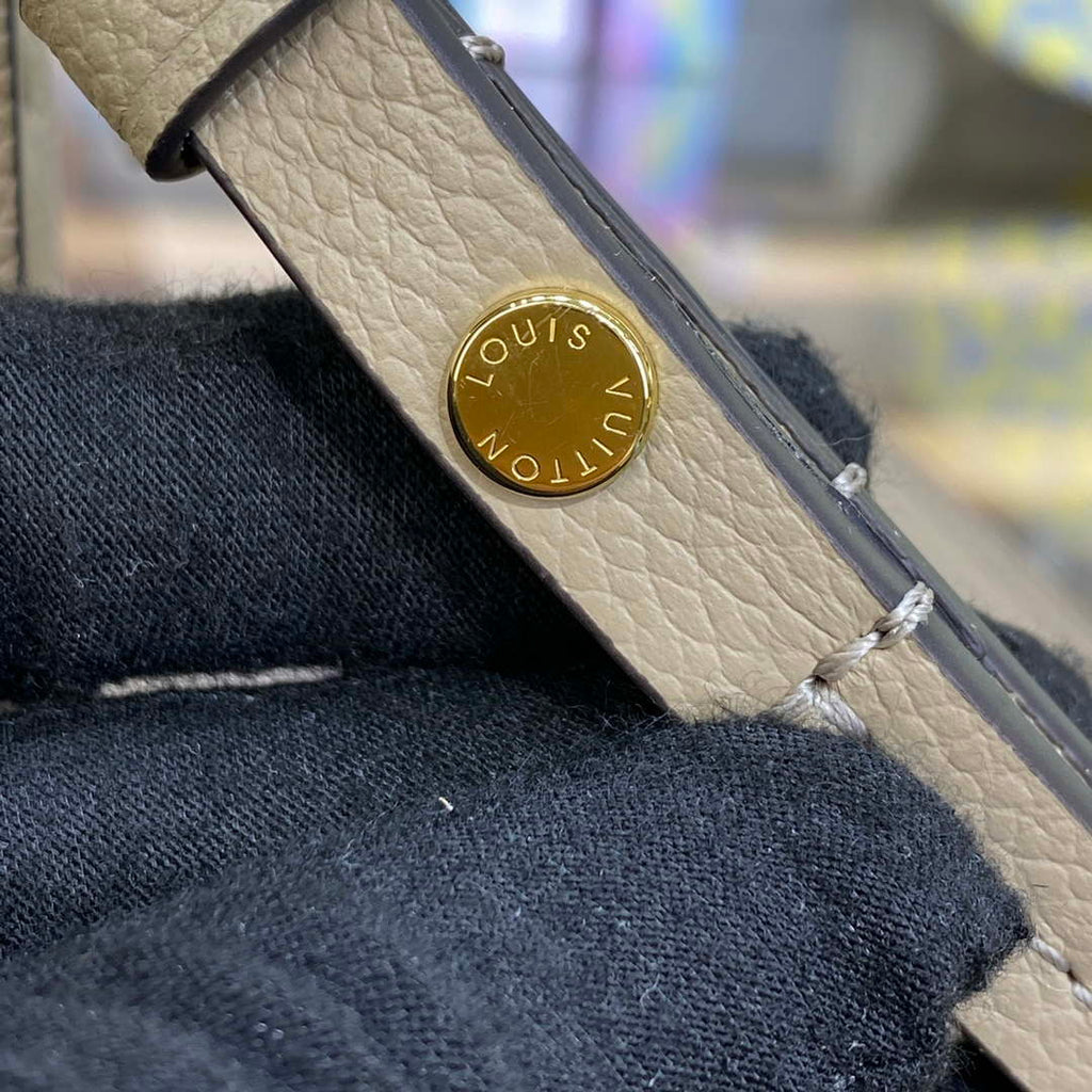 LV M81862 Louis Vuitton Easy Pouch On Strap Bag Monogram empreinte Tourterelle Beige