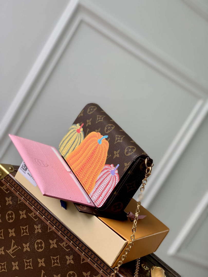 LV M82108 Louis Vuitton LV x YK F¨¦licie Pochette - Default Title - View 3