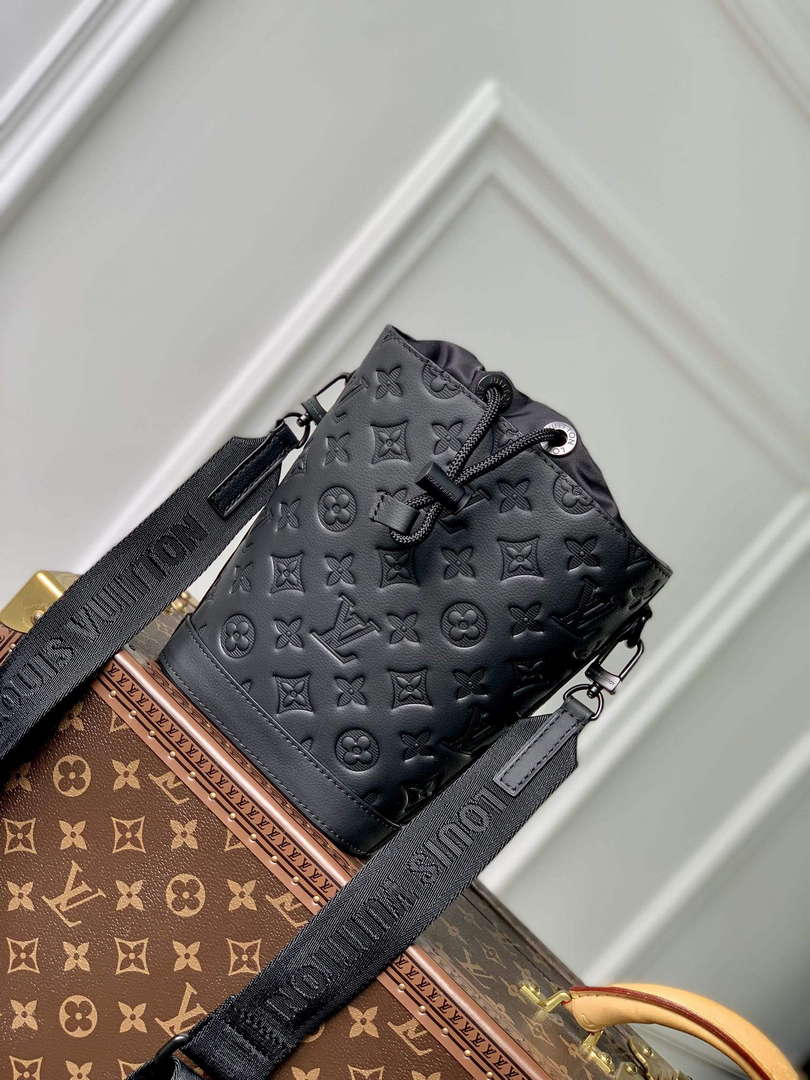 LV M82248 Louis Vuitton Noe Sling Bag Black - Default Title - View 1