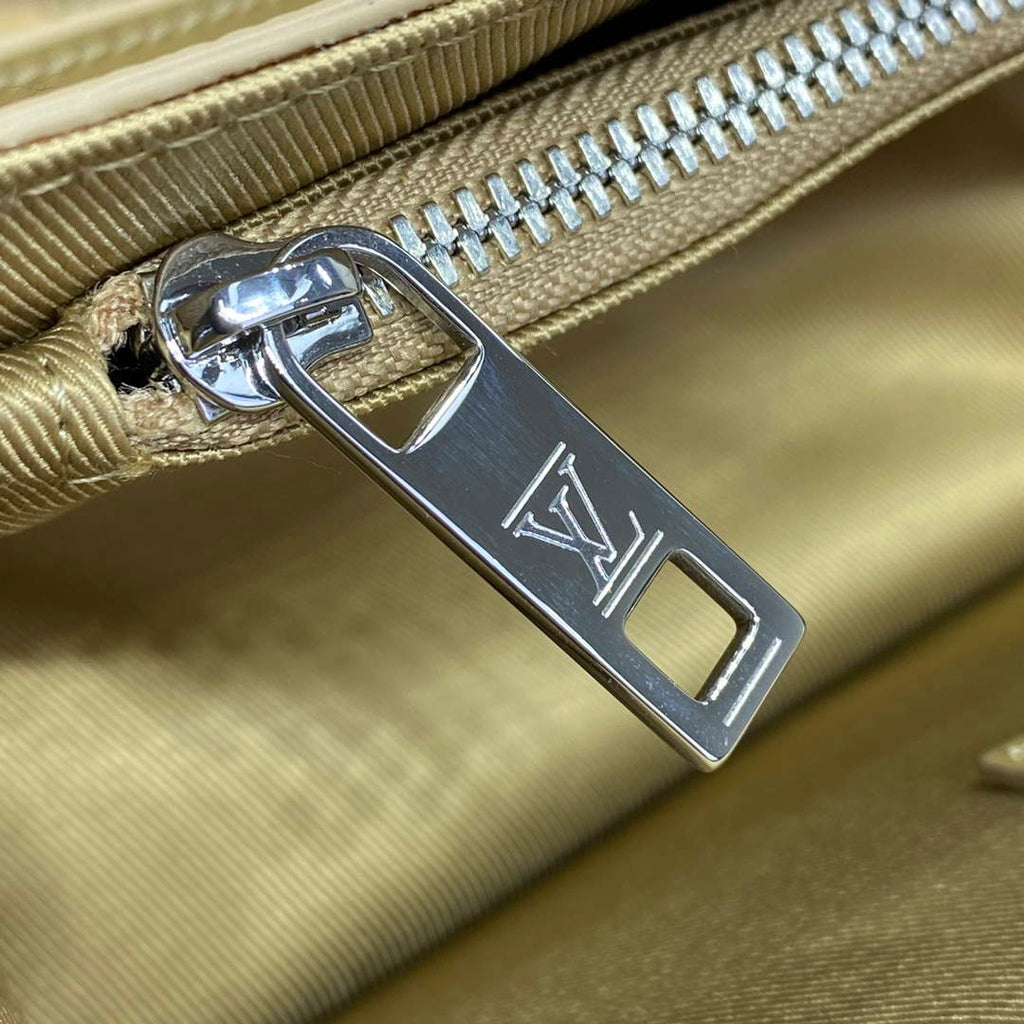 LV M82281 Louis Vuitton Fastline Wearable Wallet Sage